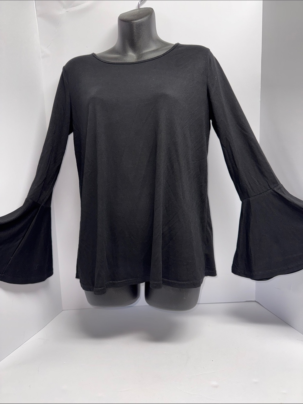 Lulu's Black Bell Sleeve Long Sleeve Top